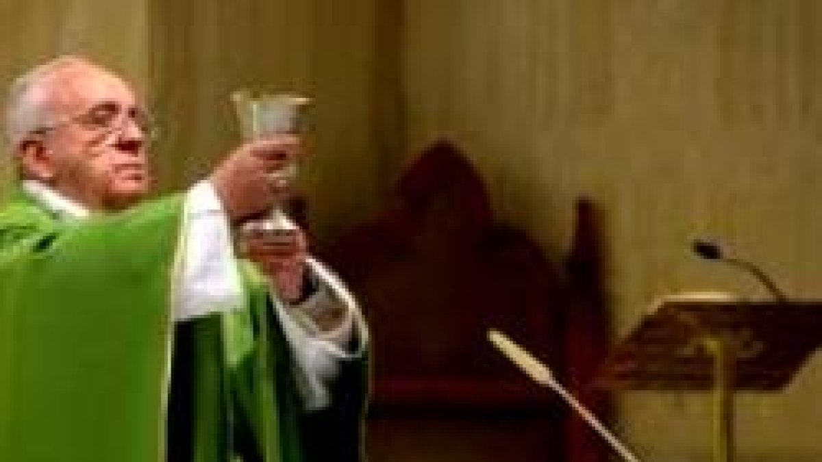 Francisco explica las Escrituras en sus homilías matinales en la casa Santa Marta