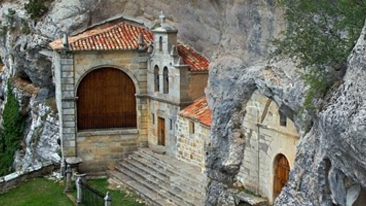 La ermita de San Bernabé en la provincia de Burgos... la naturaleza juega un papel en estos sitios para el encuentro con Dios