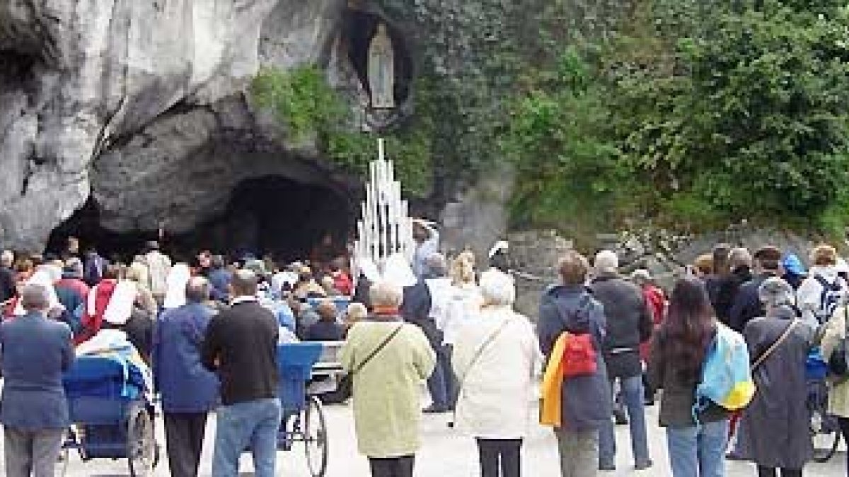 En Lourdes la Virgen se presentó ante Bernadette como la Inmaculada Concepción: concebida ya como trono de gracia.