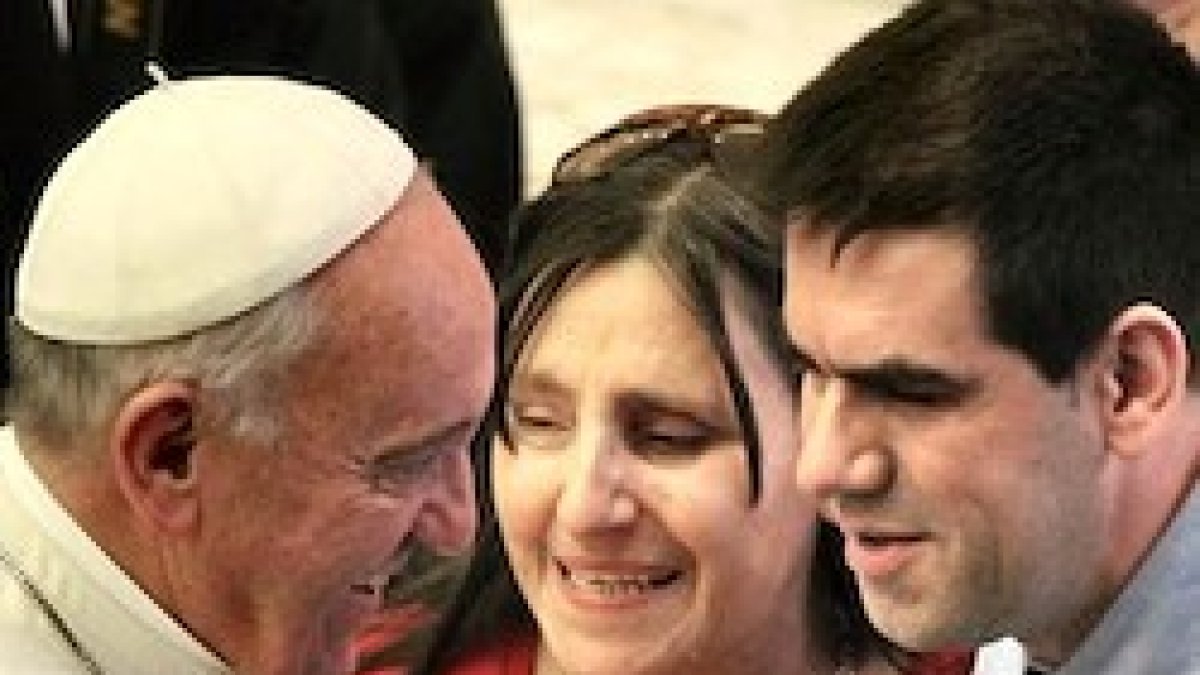 Miles de ciegos y sordomudos recibieron de Francisco ideas elevadoras y afecto profundo.