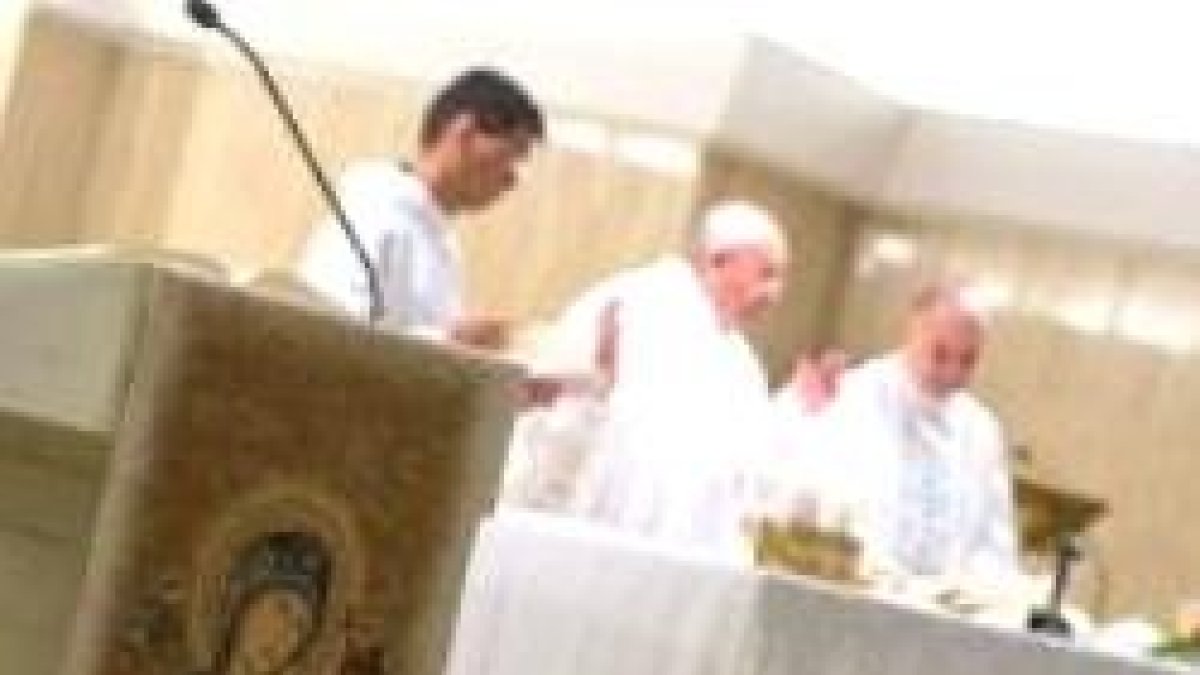 Francisco ha recordado el ejemplo de María en su homilía matinal en Santa Marta