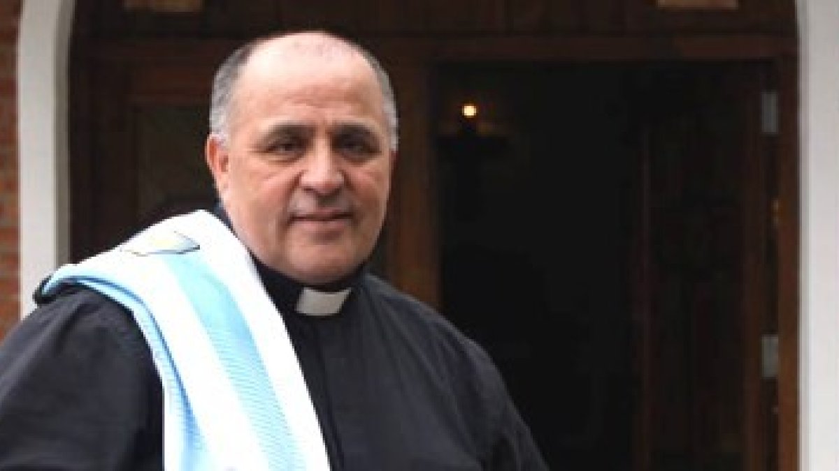 El padre Juan José Medina es del Boca Juniors sin radicalismos y nunca ha estado en un Mundial
