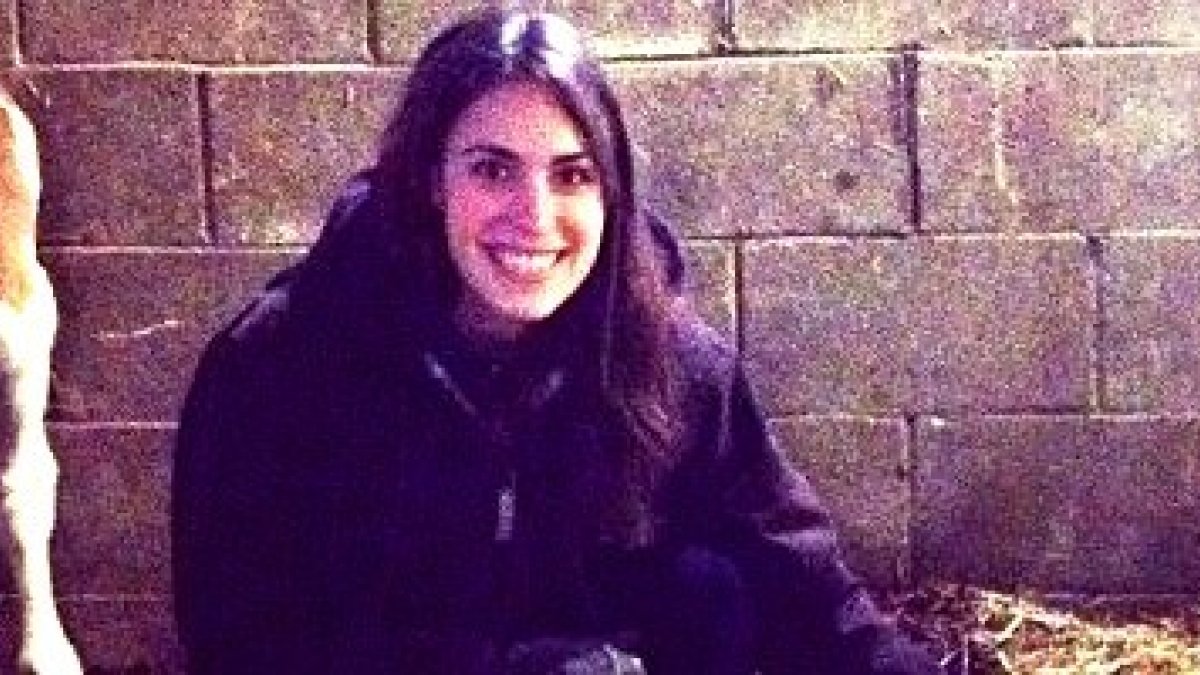 Whitney Belprez en su granja lechera... al dejar de usar la píldora anticonceptiva asegura que se re-enamoró de su cuerpo natural