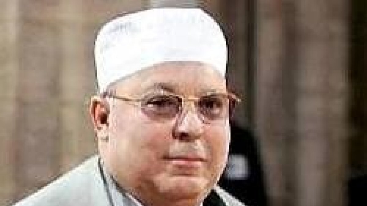 Dalil Boubakeur es el rector de la Gran Mezquita de París - se pide que este viernes las mezquitas francesas oren por los cristianos amenazados