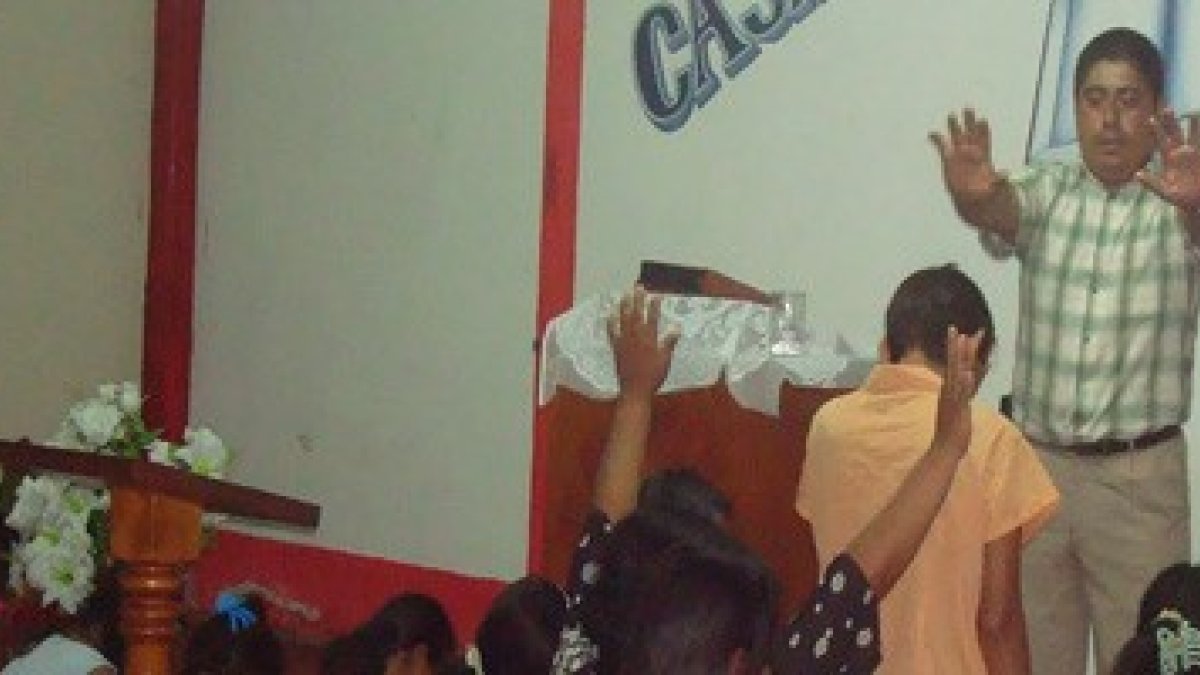 «No vayas a la Iglesia Católica, Satanás puede hacerte caer», le dijeron. Ahora Samuel es católico