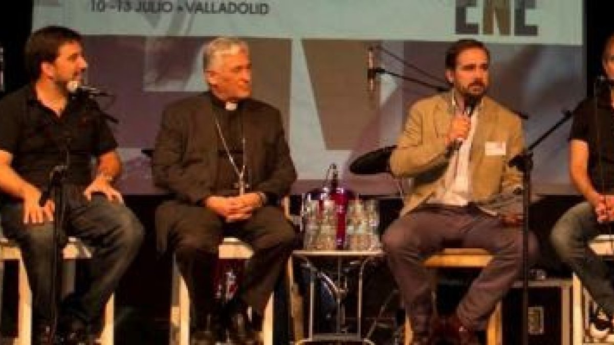 El padre Mallon, con Tote Barrera -Alpha-, el obispo Zornoza, de Cádiz, Álex Navajas de Radio María, J.Fonseca de Fe y Vida y A.Cherene de JCUM