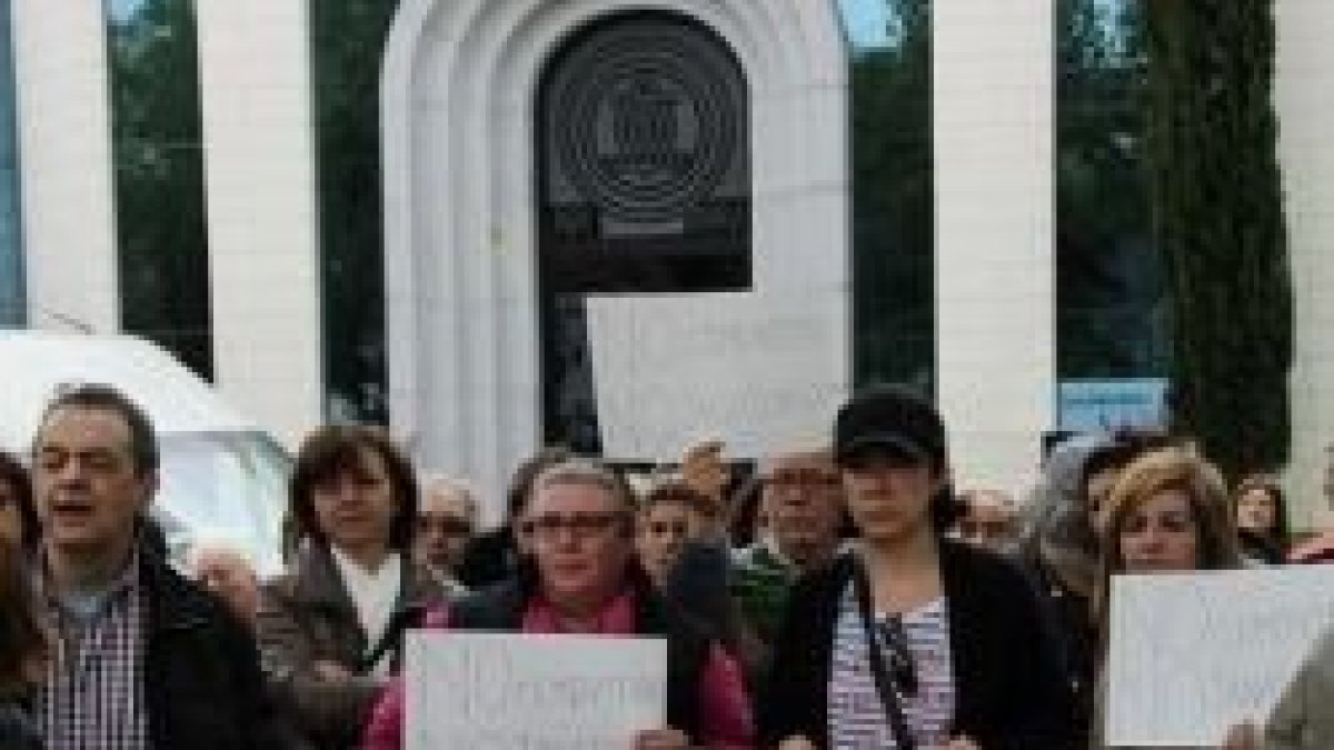 Un ejemplo de las concentraciones ante la característica puerta de Santa Catalina Labouré