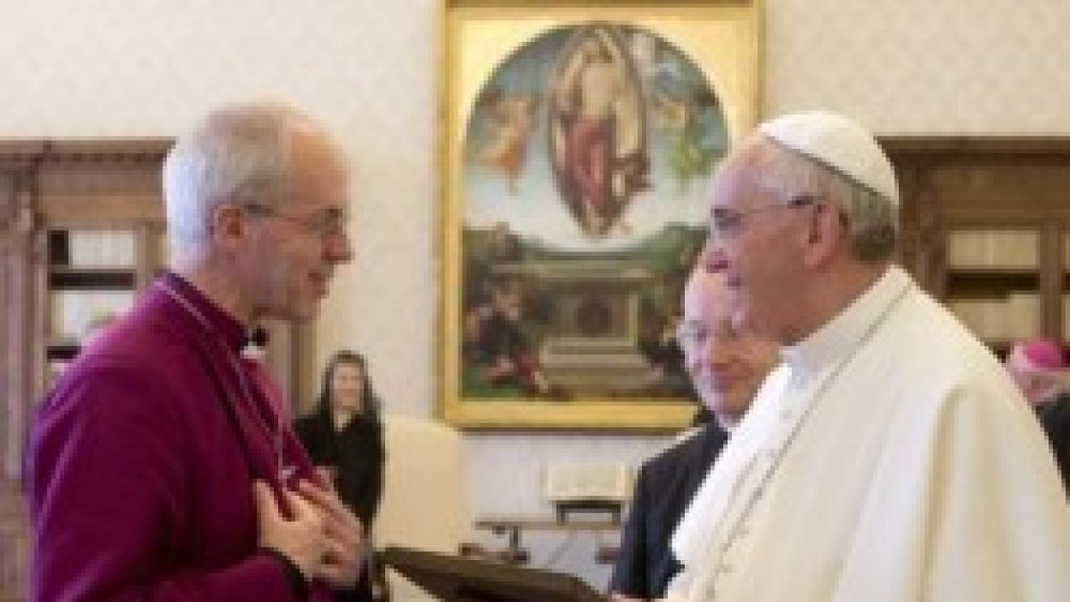 El primado de la Comunión Anglicana, Justin Welby, con el Papa Francisco