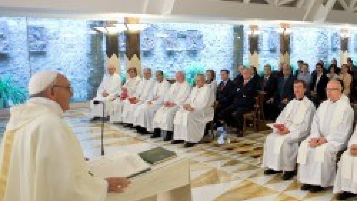 Francisco predica en Santa Marta