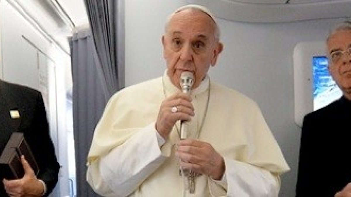El Papa respondió a los medios en el avión