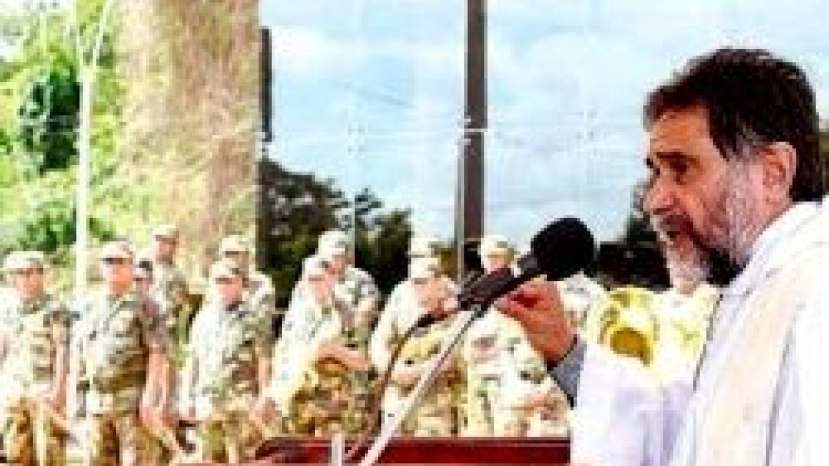 El obispo de Concepción, Pablo Cáceres, en un acto con presencia de militares