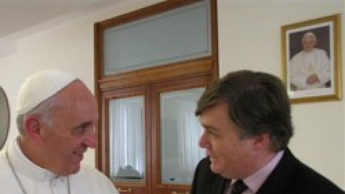 Francisco con el periodista Henrique Cymerman, muy conocido como corresponsal en Israel en prensa española