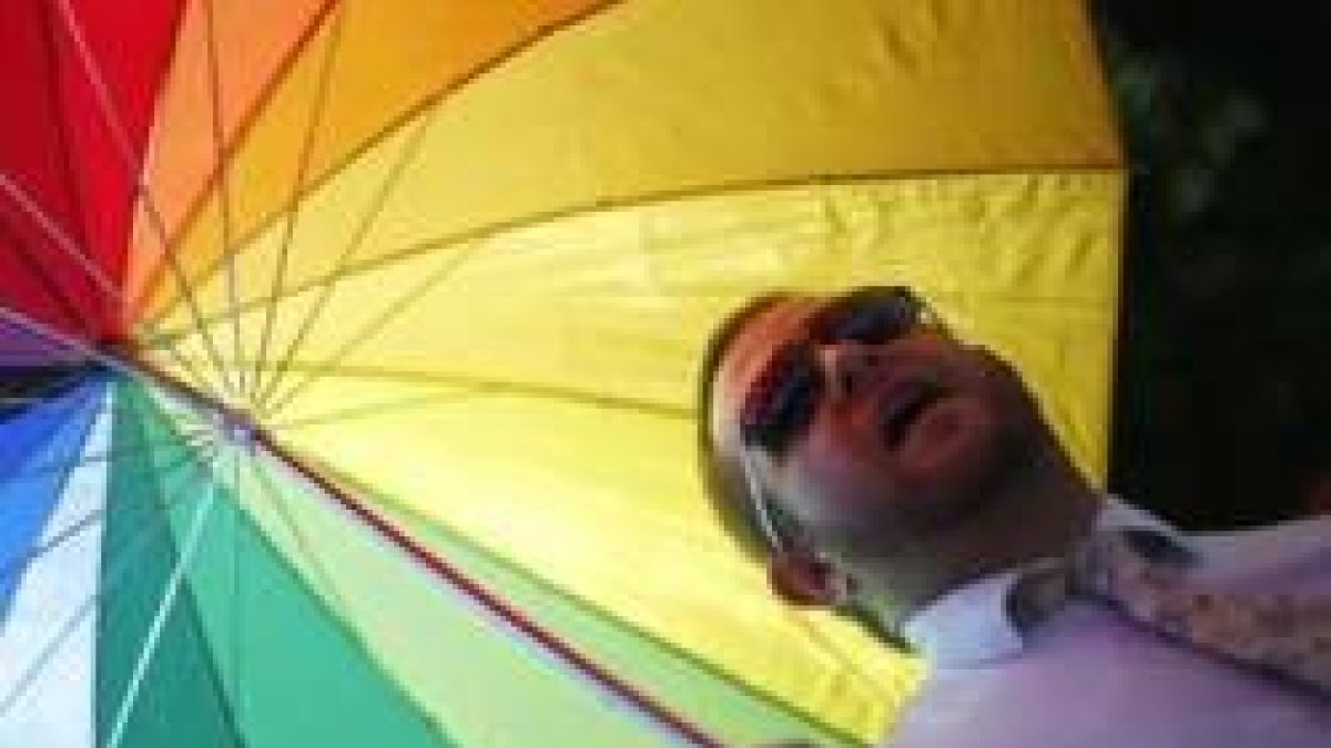 El PP, con mayoría absoluta en Galicia, hace llover ideología gay sobre los gallegos