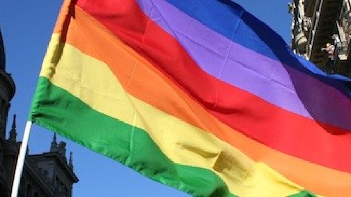 El lobby gay golpea de nuevo