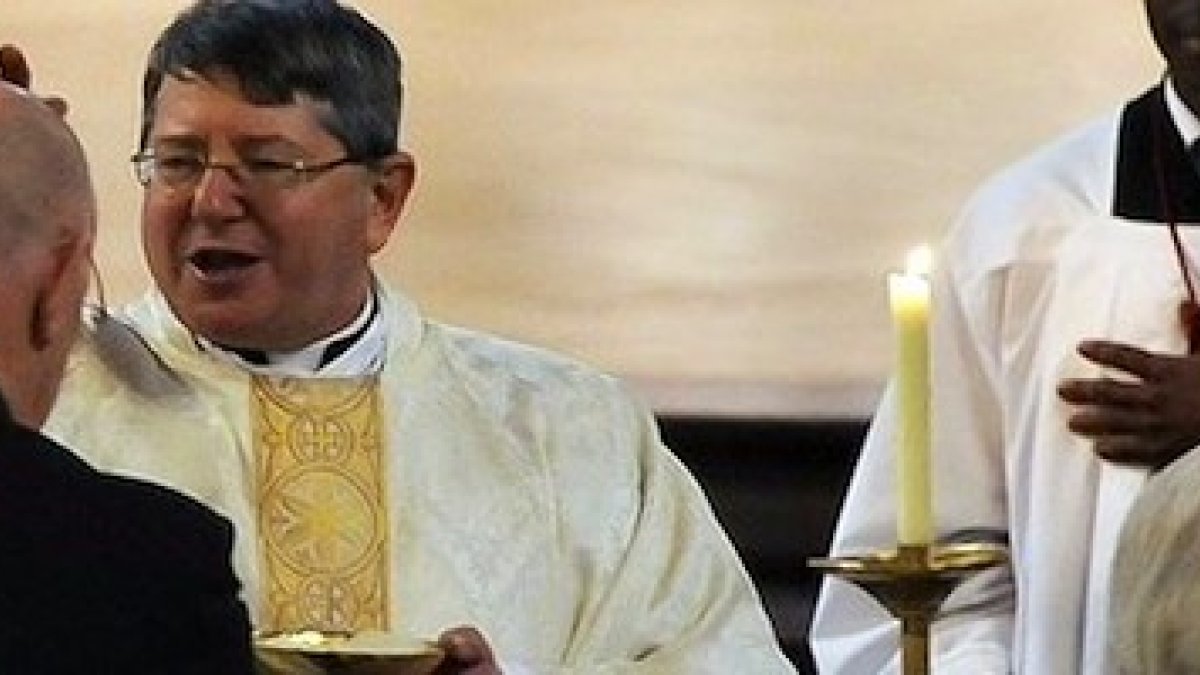 Se acercan a comulgar, pero no comulgan, sólo reciben una bendición: una costumbre en algunas diócesis.