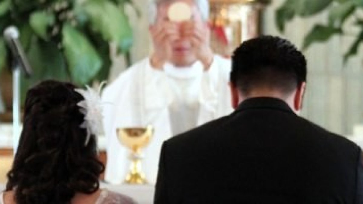 El matrimonio católico implica aceptar la fertilidad natural de la pareja... la fertilidad no es una enfermedad