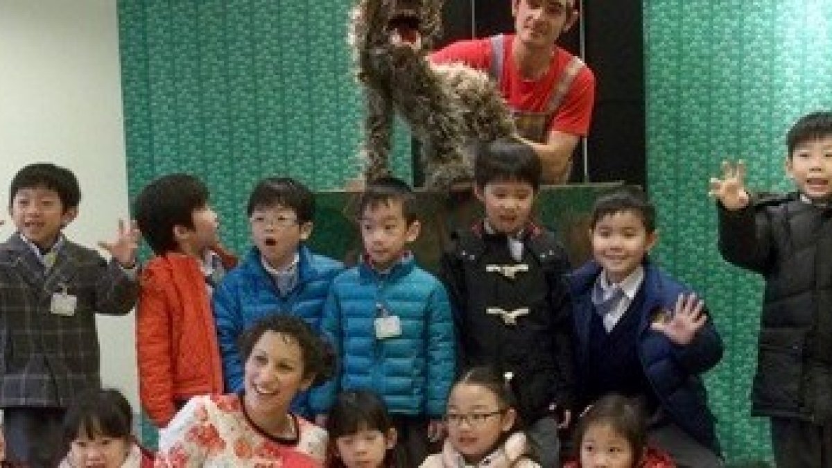 El matrimonio valenciano usa marionetas y juegos para evangelizar en Macao