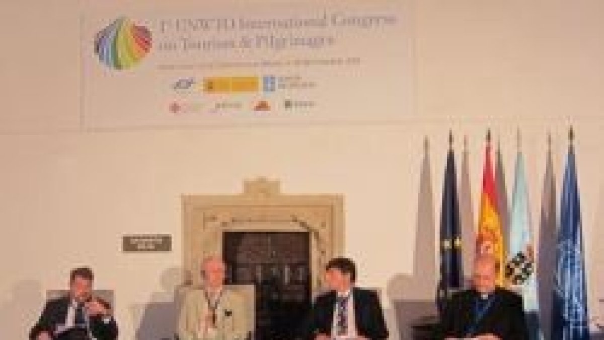 El delegado vaticano de santuarios y peregrinaciones habla en Galicia de lo específico del peregrinar por fe