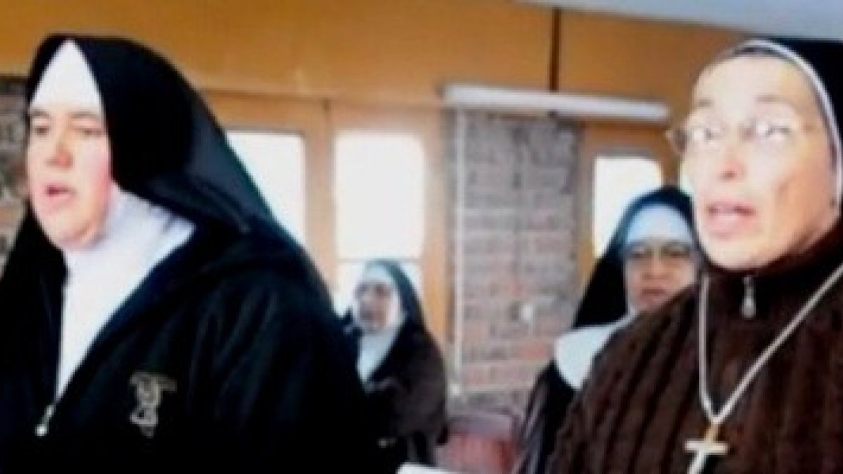 Las clarisas capuchinas de Canelones, Uruguay, cantando en misa - es difícil suscitar vocaciones en el país más secularizado de Hispanoamérica