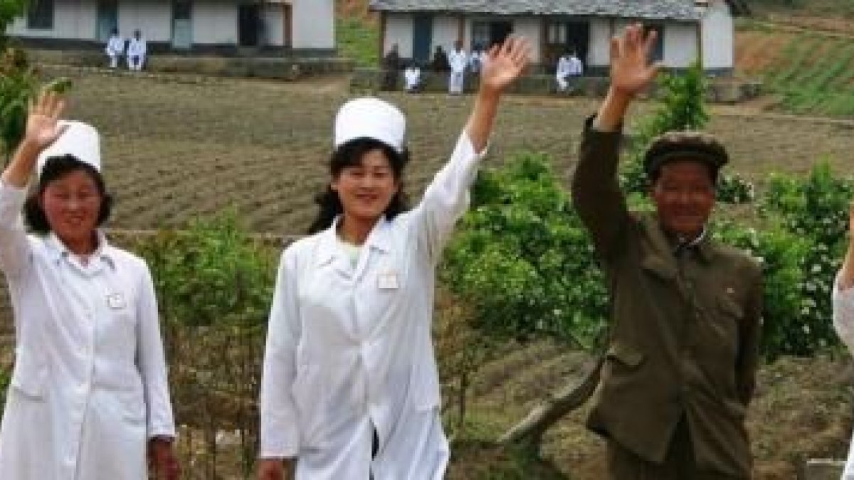 Así se despiden las enfermeras norcoreanas del padre Hammond y el equipo de la Fundación Eugene Bell