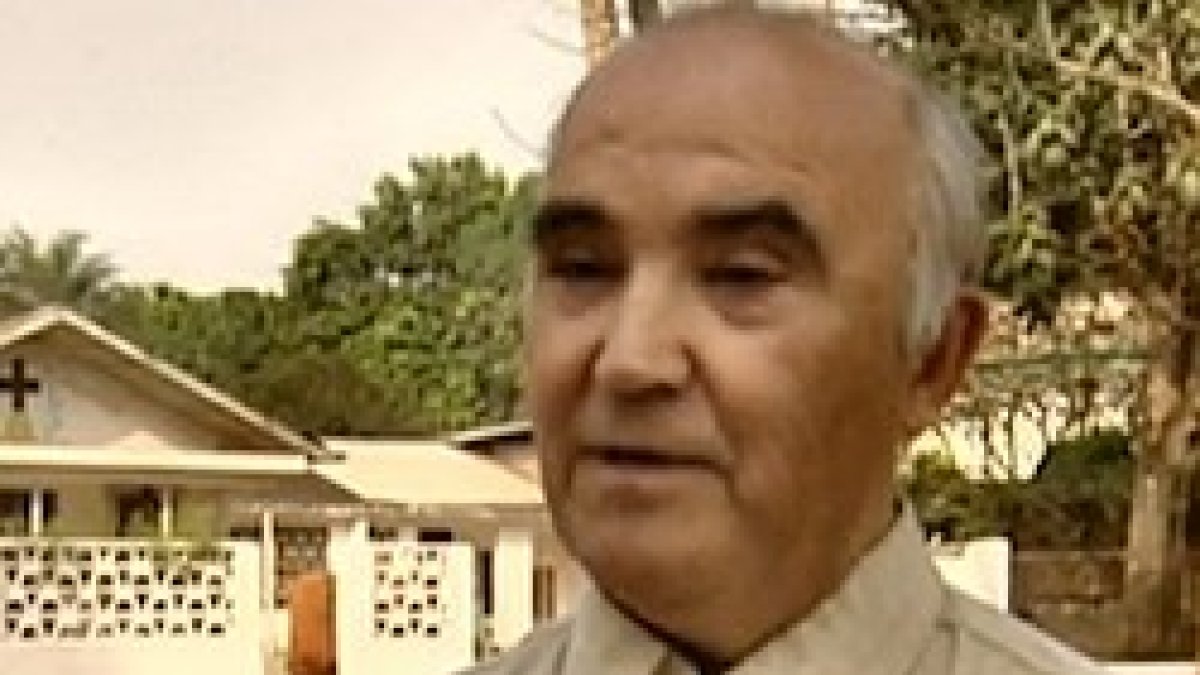 Manuel García Viejo ha salvado la vida a miles de niños antes de resultar infectado por el virus.