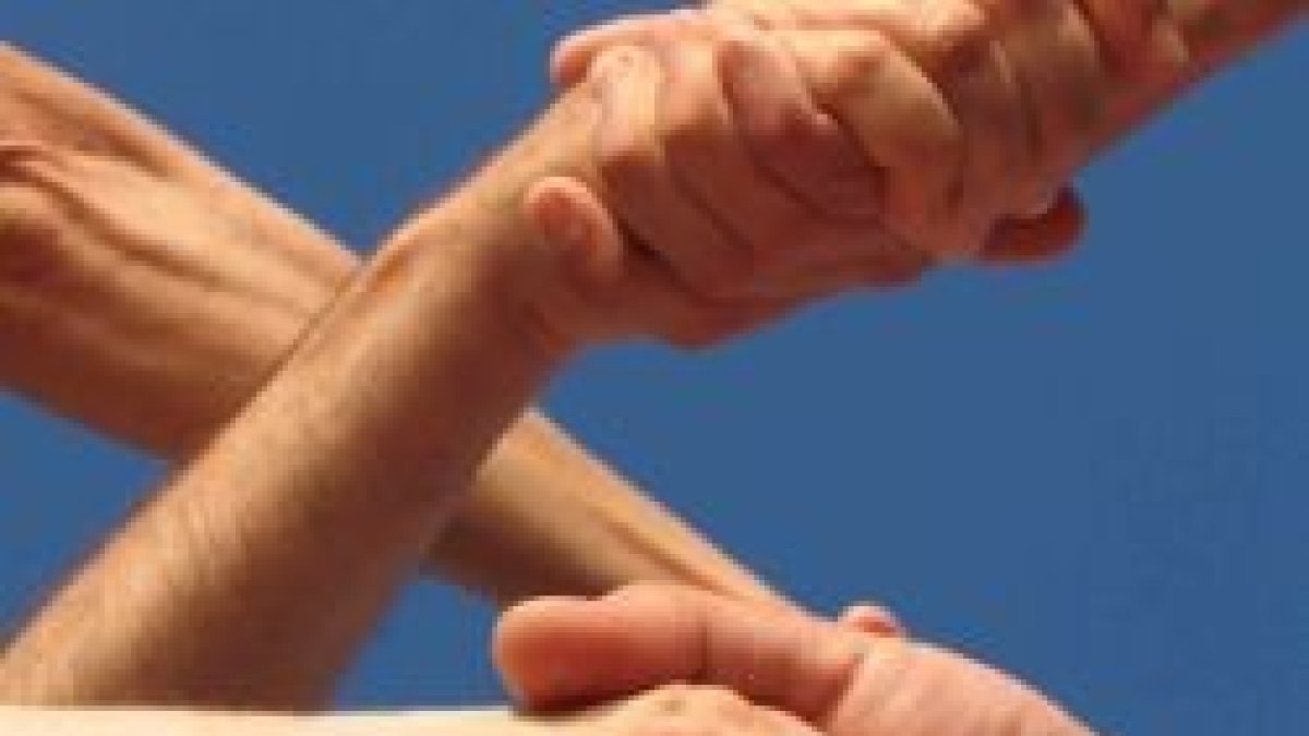 Manos que se agarran