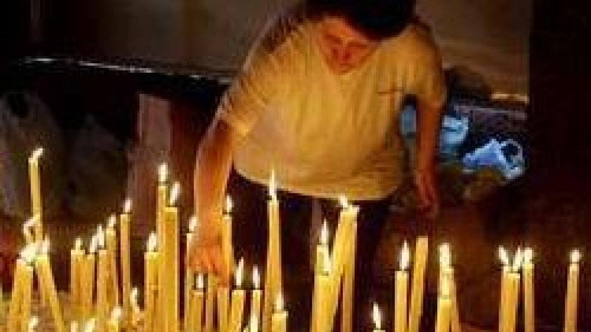 Poner velas ayuda a muchas personas en su oración