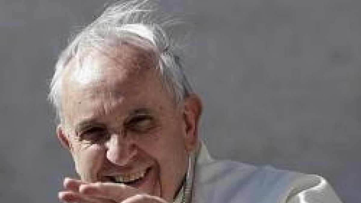 Francisco aprovecha las audiencias de los miércoles para impartir una catequesis y saludar a los fieles