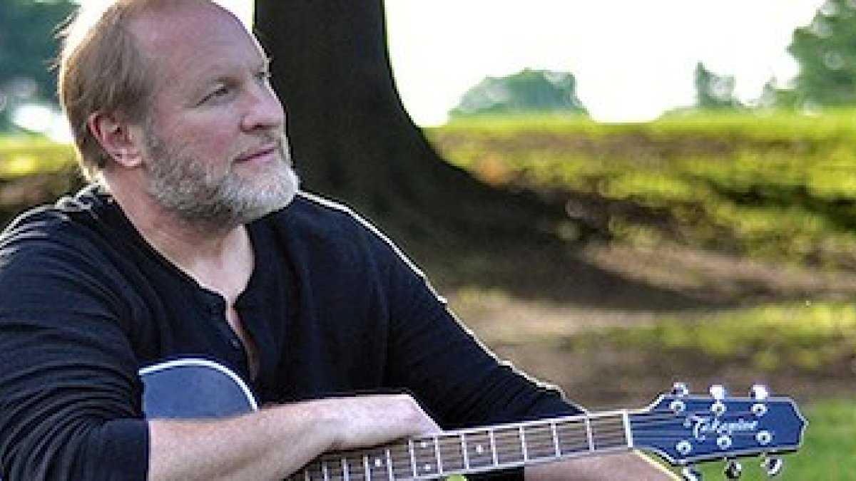 Collin Raye ha conseguido 16 números uno en su carrera.