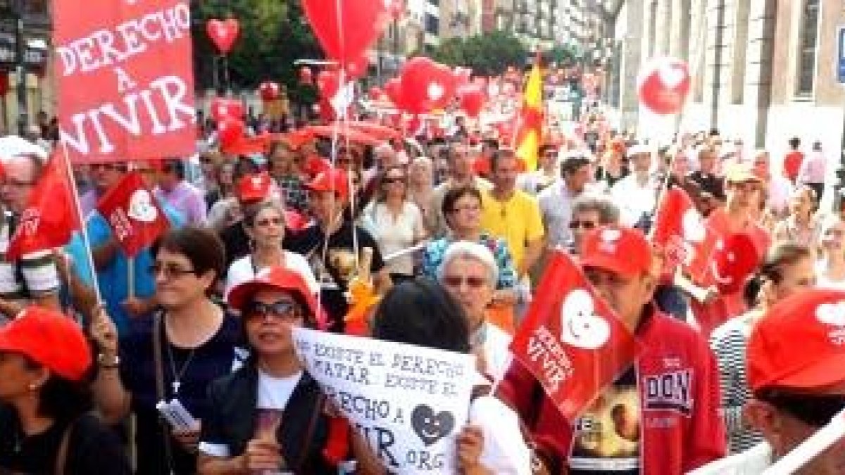 Miles de personas marcharon por las calles de Madrid, en la 5 Marcha por la Vida de Derecho a Vivir