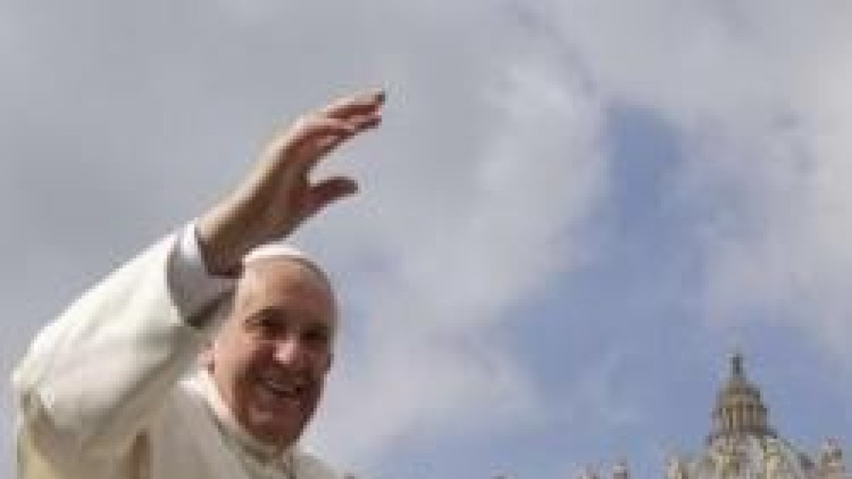 El Papa Francisco no deja de saludar a los fieles cada miércoles