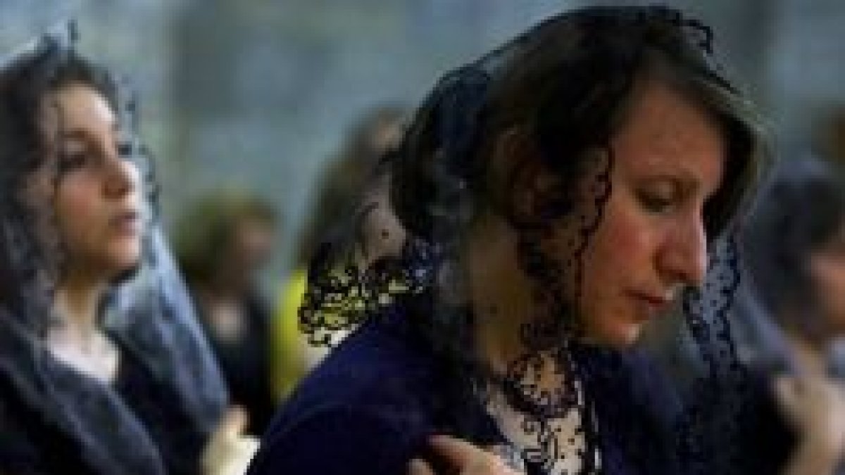 Católicas caldeas en misa en Alqosh, un pueblo controlado por los kurdos con un monasterio del s.VII, lleno de refugiados cristianos