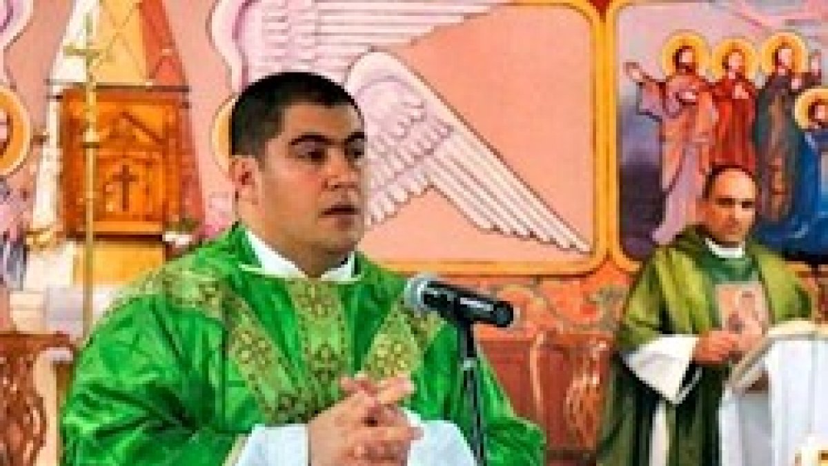 El padre Jorge Hernández, un párroco para 136 católicos en un territorio de dos millones de habitantes.