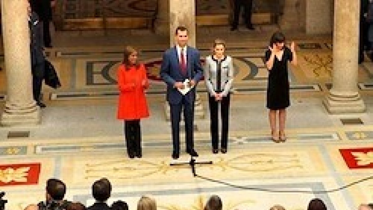 Red Madre presta su ayuda en toda España a mujeres embarazadas con dificultades para ofrecer una alternativa al aborto. No fue invitada. Representantes del lobby gay, sí.