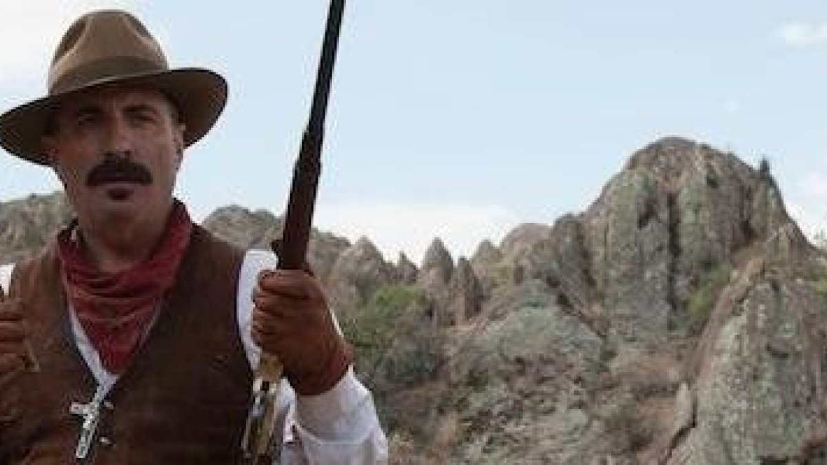 Andy García interpreta al general Gorostieta, que empieza como un ateo y al finalizar admira y se acerca a la fe de los cristeros