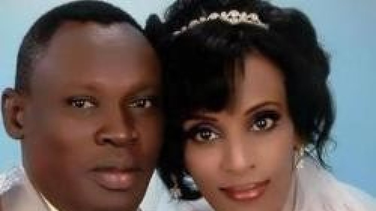 Meriam Ibrahim y su esposo en el día de su boda