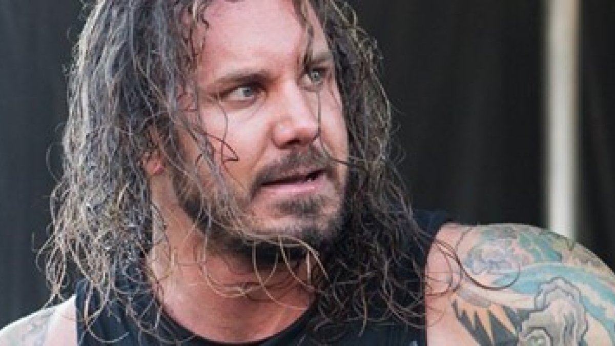 Tim Lambesis fingía tener aún fe para vender discos y -dice él- educar a los chicos sobre la vida real... Era adicto a los esteroides y quería matar a su esposa