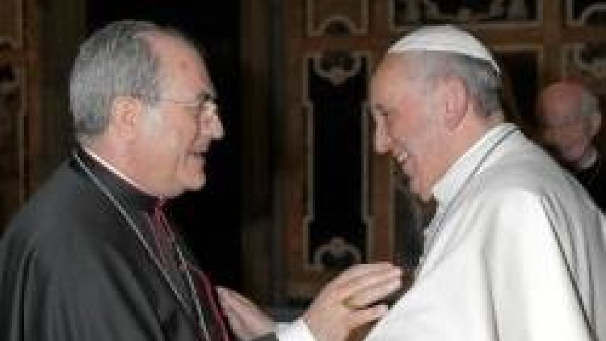 El Papa Francisco con el arzobispo Asenjo, de Sevilla