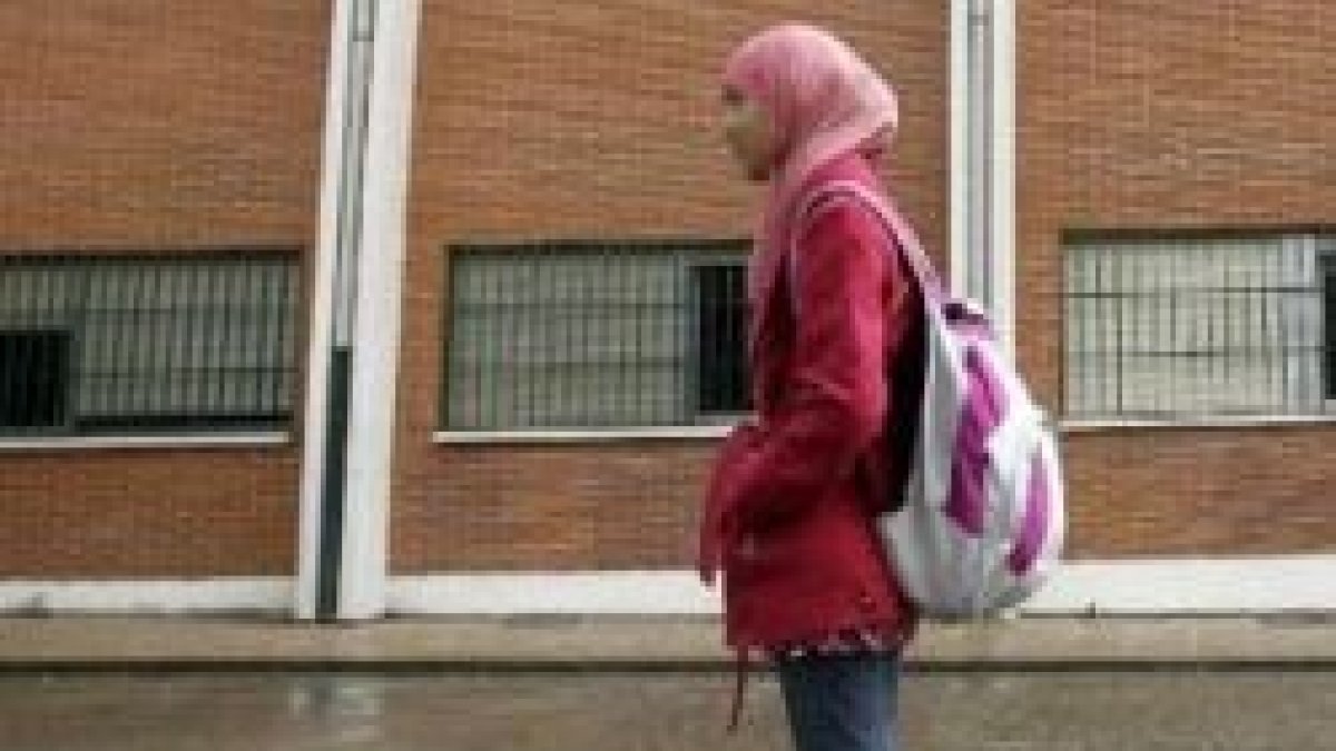 Fuera de Ceuta, Melilla y algunas ciudades de Andalucía y Aragón, no hay clase de religión islámica