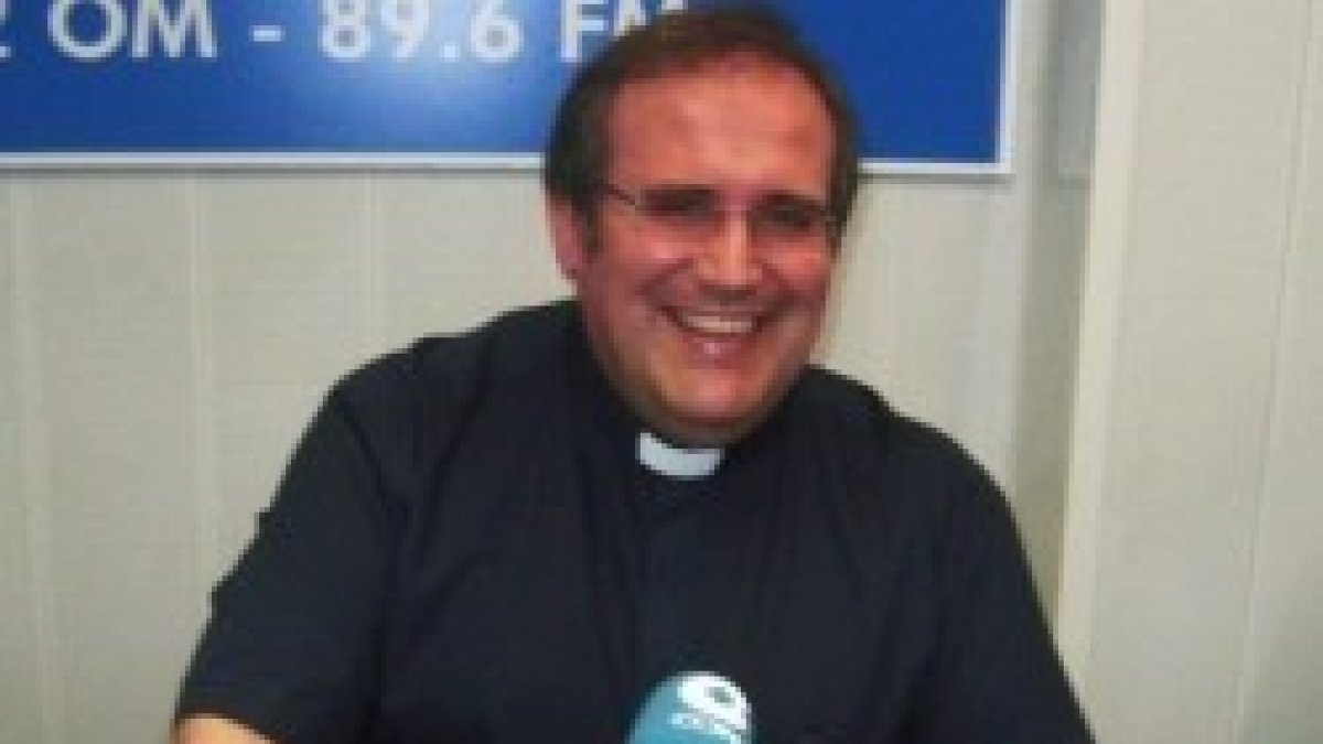 El padre Manuel María Bru es el presidente y gran impulsor de la Fundación Crónica Blanca