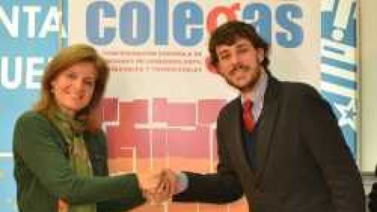 Esperanza Oña, diputada del PP, con el lobby gay Colegas, que en 2008 ya le dio un premio por sus apoyos