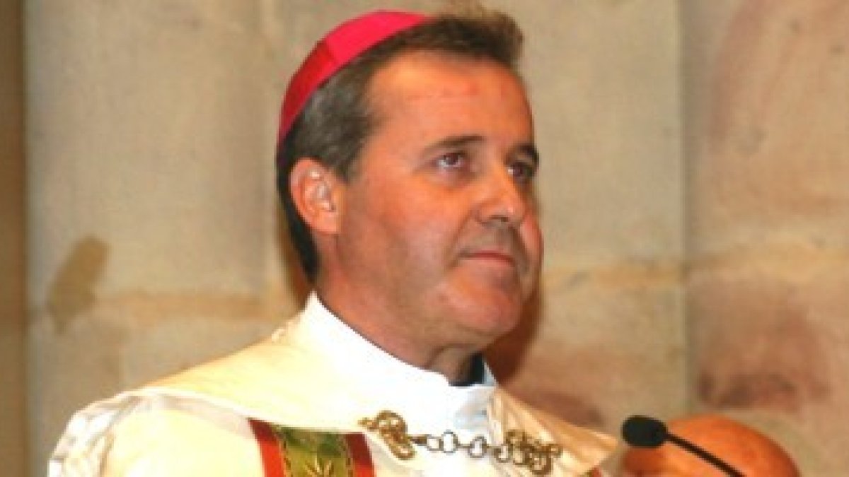 Mario Iceta es un experto en temas de bioética pero como obispo de Bilbao está geográficamente lejos de Madrid