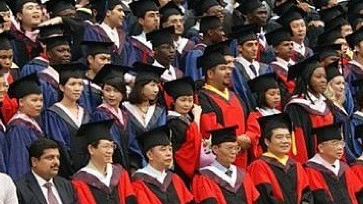Estudiantes de todo el mundo y sus profesores en la Wuhan University, de las más prestigiosas de China, muy interesada en el pensamiento tomista