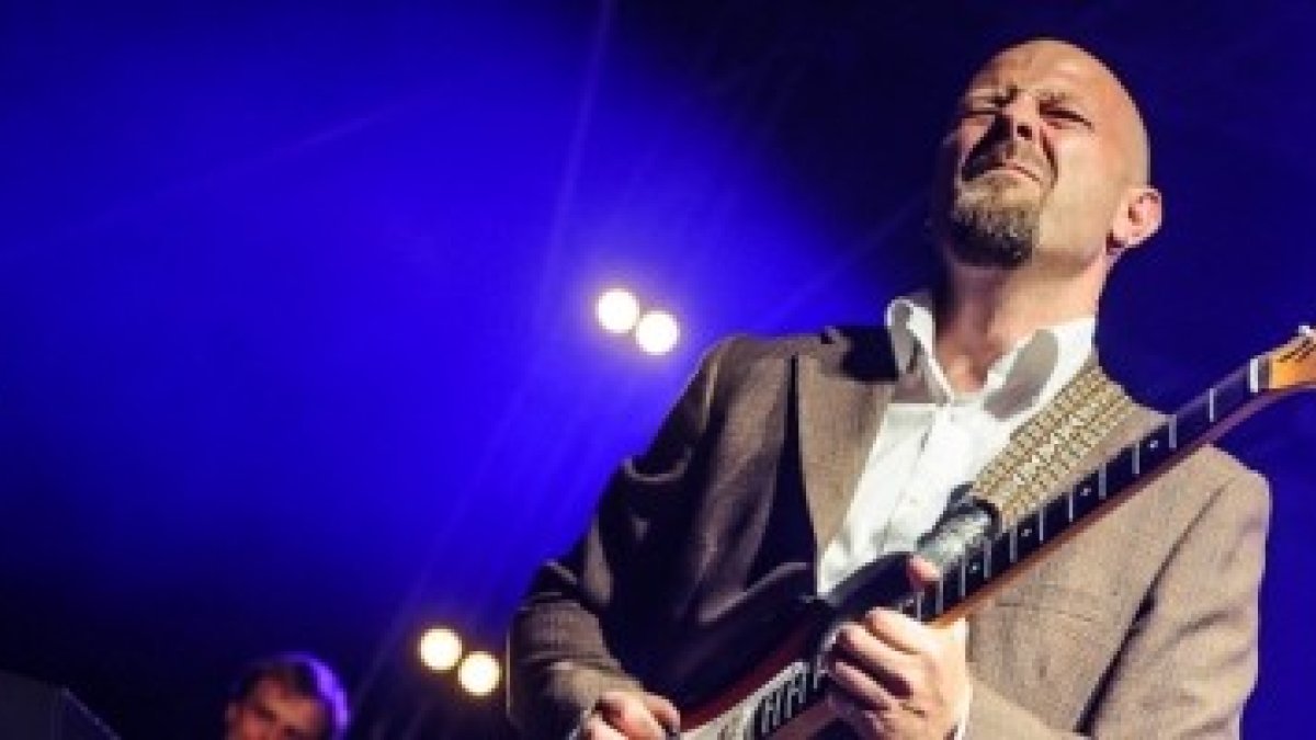 Raul Ukareda, una de las mejores guitarras de blues del Báltico, llegó a la Iglesia y el bautismo después de explorar en el hedonismo, Oriente y la New Age