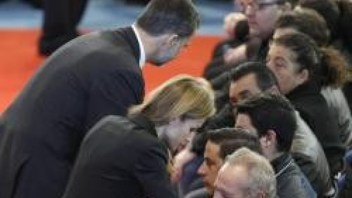 Los reyes don Felipe y doña Letizia acudieron a consolar a las víctimas - ha sido su primer funeral como monarcas