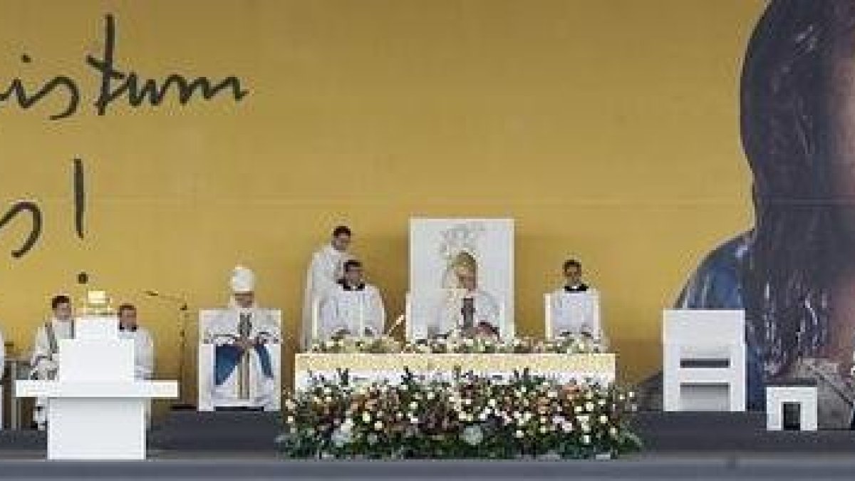 El altar de la ceremonia de beatificación del Álvaro del Portillo