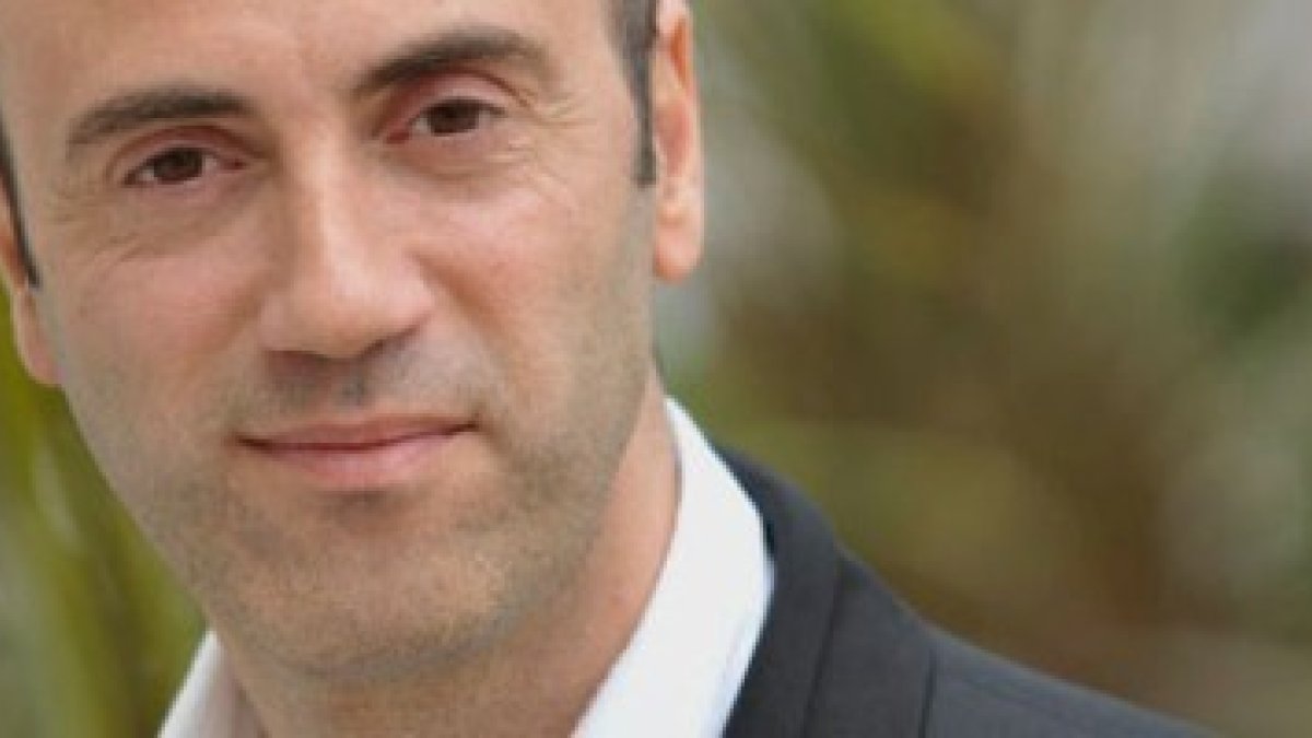 Tomás Molina lleva casi tres décadas como hombre del tiempo en TV3 y es físico de formación