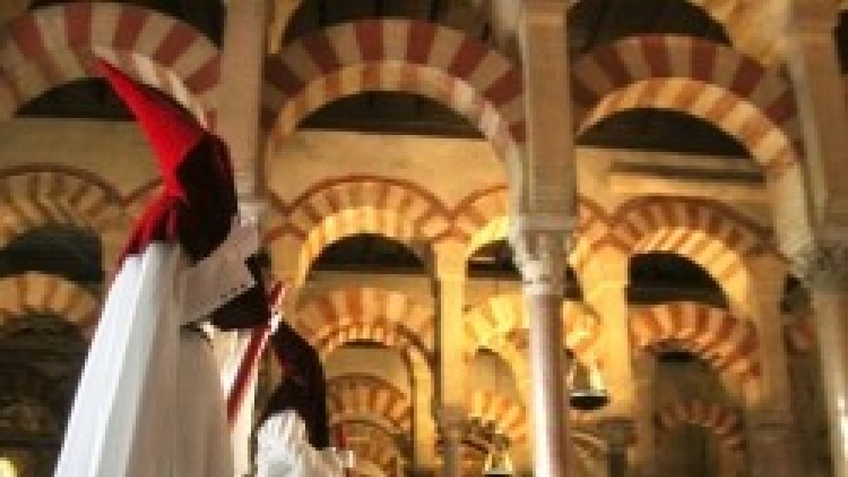 Como tantas otras iglesias, la catedral de Córdoba, antigua mezquita, ha celebrado los misterios de Semana Santa