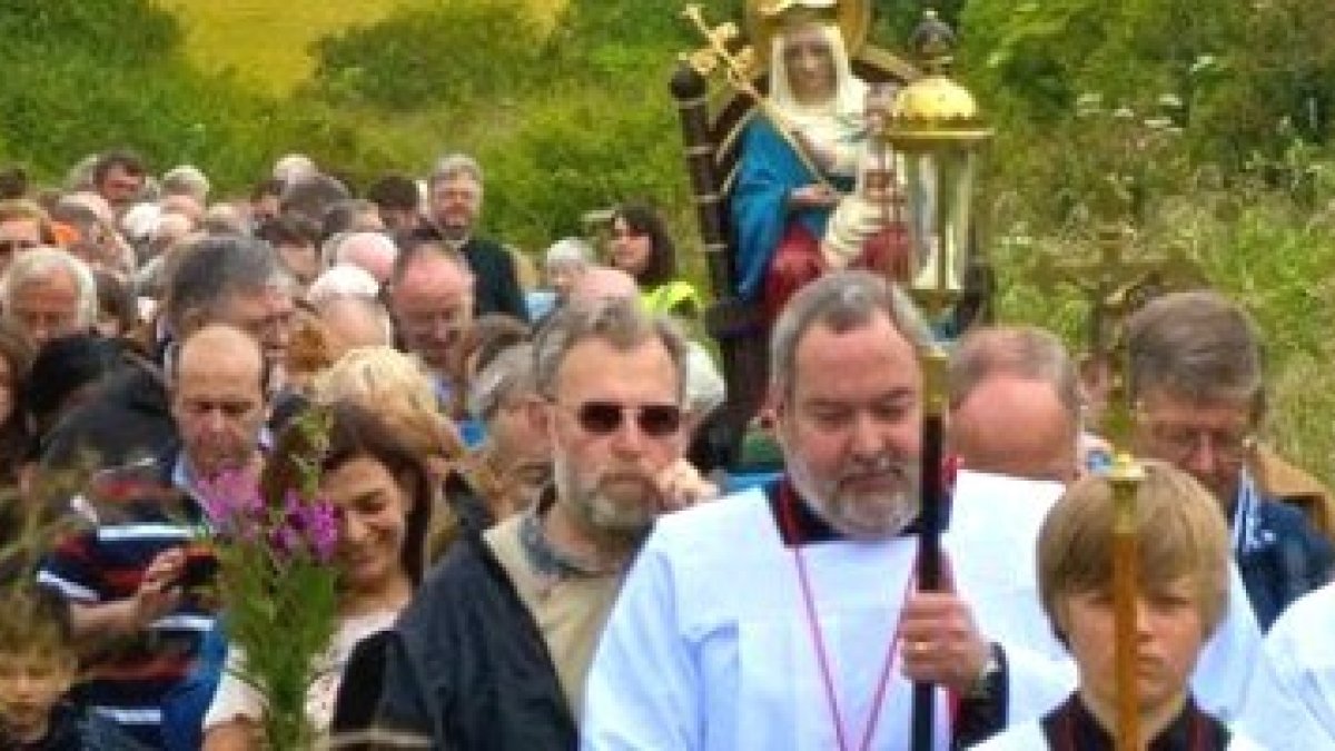 Peregrinos del ordinariato anglocatólico inglés peregrinan con la Virgen de Walsingham