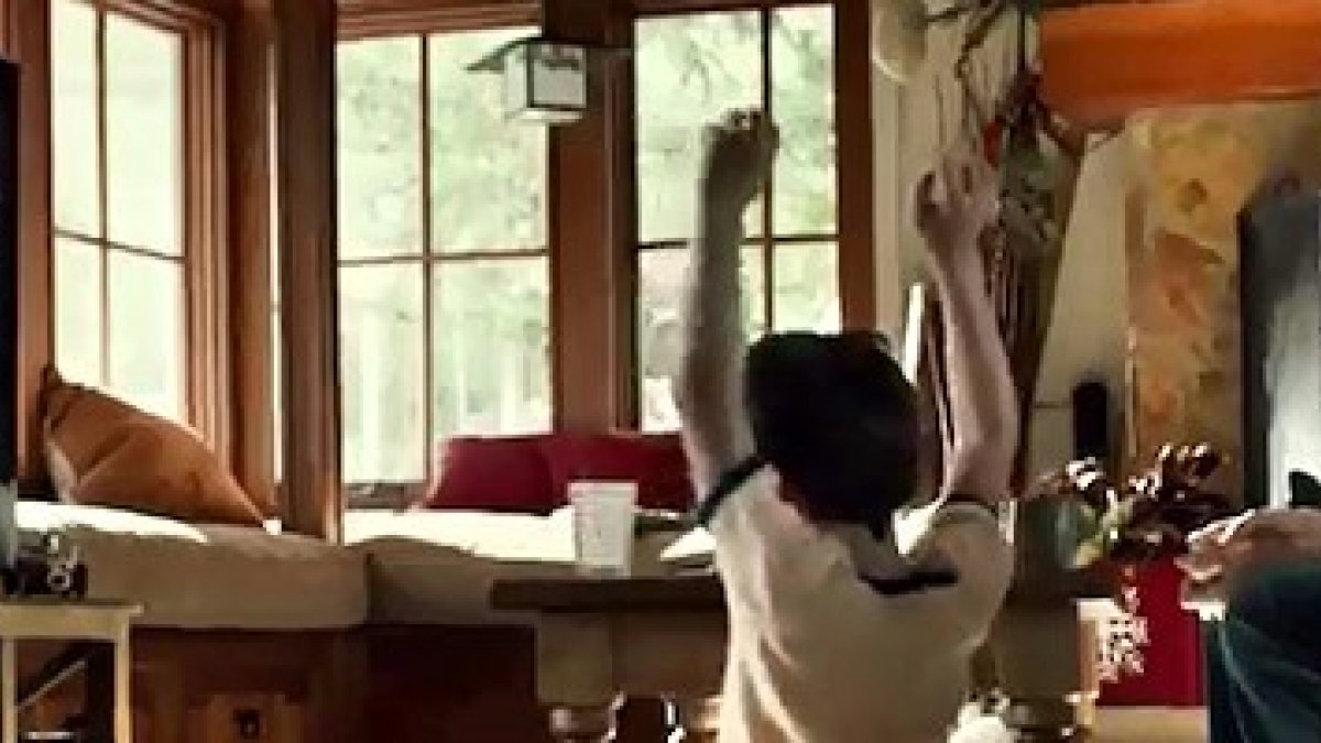 No importa la distancia física si hay proximidad afectiva: el padre del niño del anuncio siempre le tiene presente.